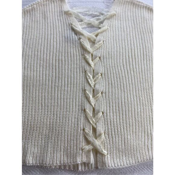 Derek Heart Juniors LARGE CREAM SWEATER WITH LACE TIED UP BACK - Picture 6 of 9